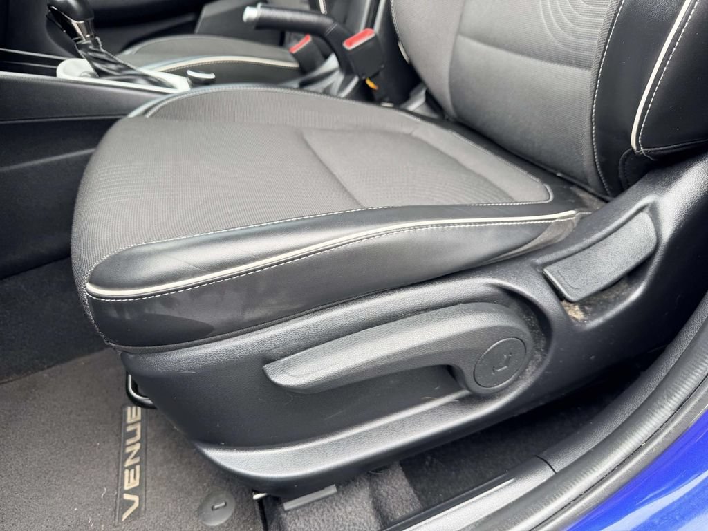 Used 2022 Hyundai Venue Limited w/ Cargo Package FWD image 14