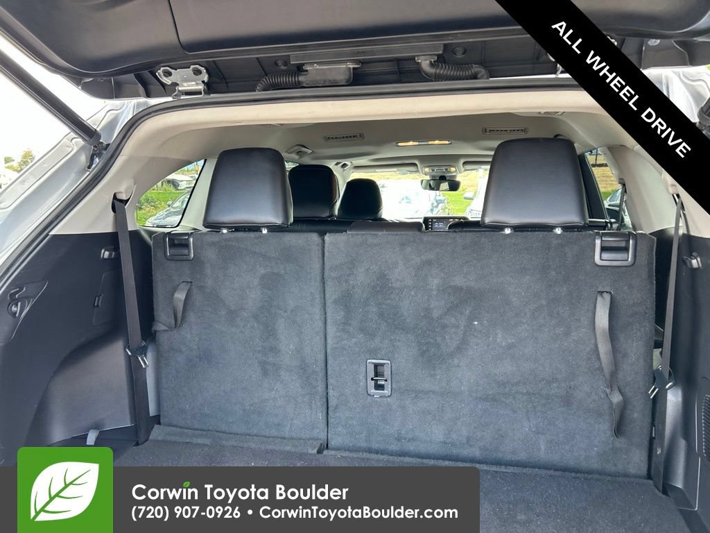 Used 2022 Toyota Highlander XLE AWD/4WD image 19