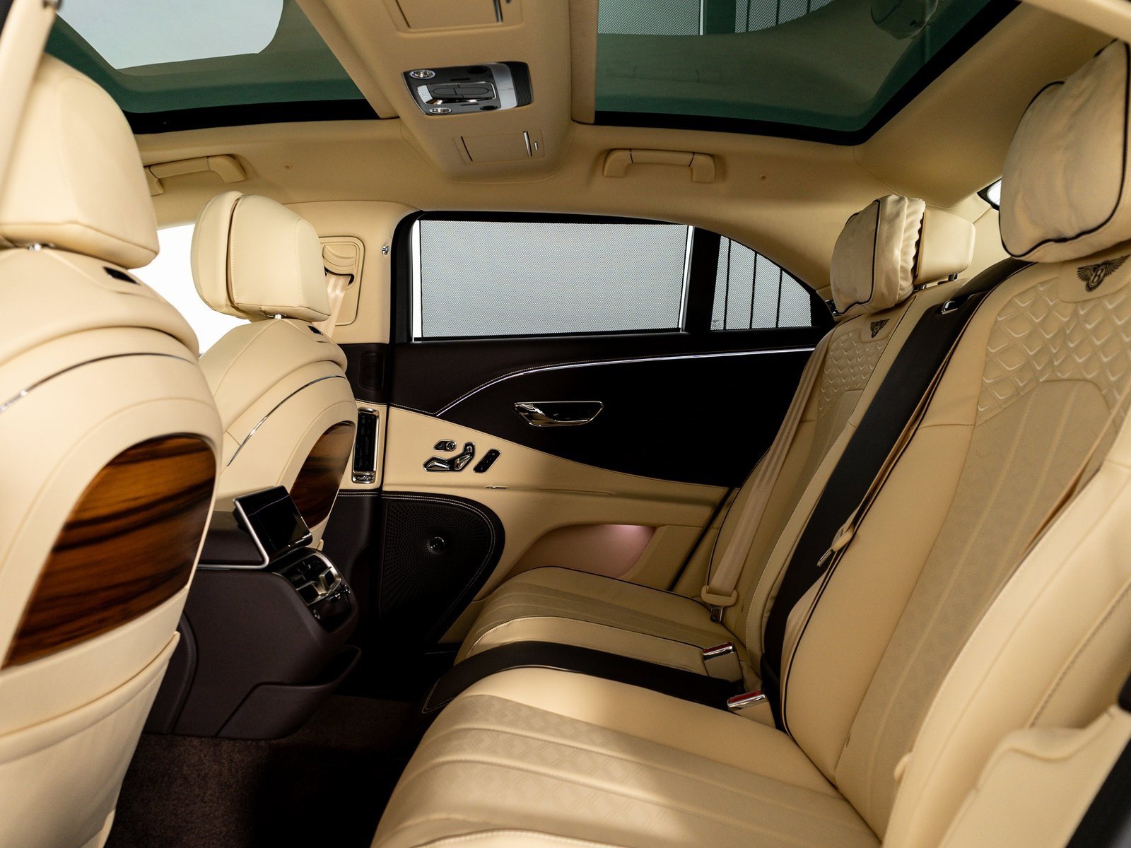 New 2025 Bentley Flying Spur Plug-In Hybrid image 45
