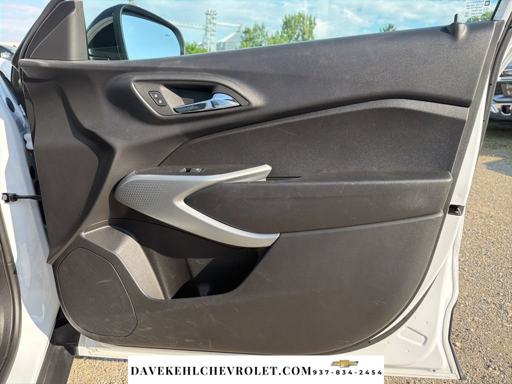 Used 2025 Chevrolet Trax RS w/ Driver Confidence Package FWD image 21