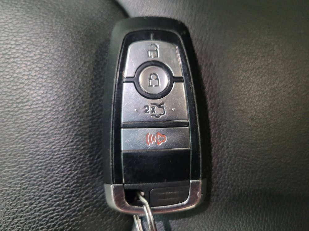 Used 2018 Ford Edge Titanium image 32