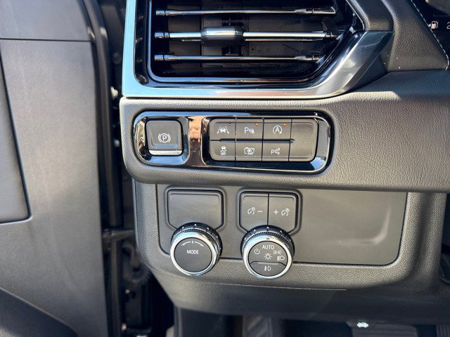 Used 2025 GMC Yukon XL Denali RWD image 24