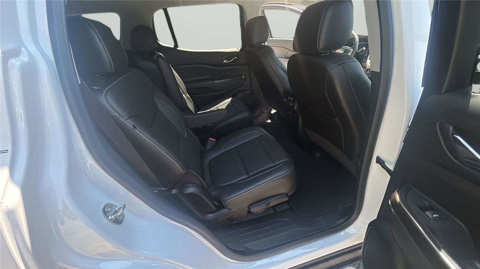 Used 2023 GMC Acadia SLT w/ Preferred Package FWD image 12