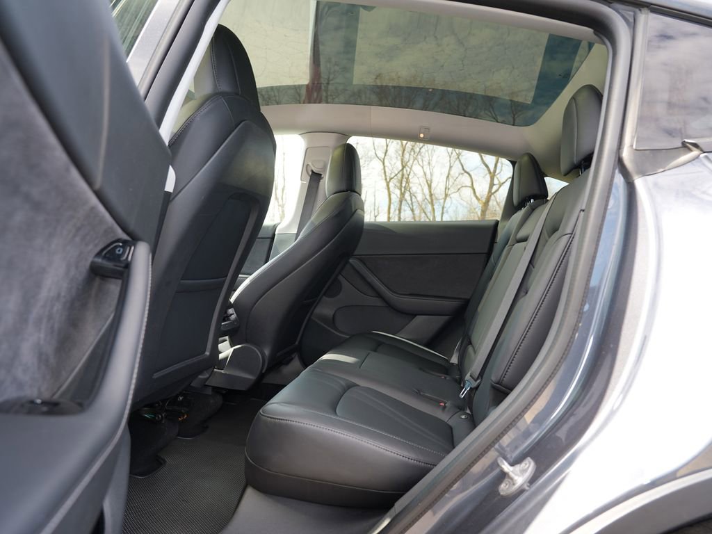 Used 2021 Tesla Model Y Long Range AWD/4WD image 18