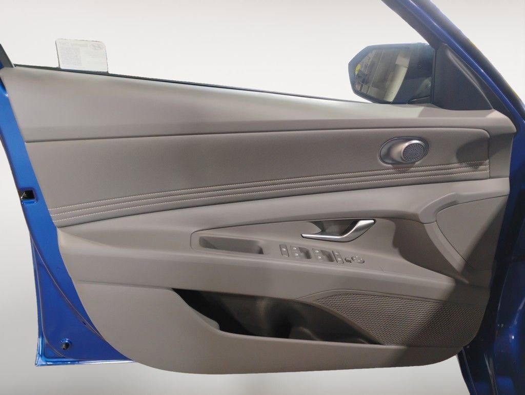 Used 2025 Hyundai Elantra Sport image 21