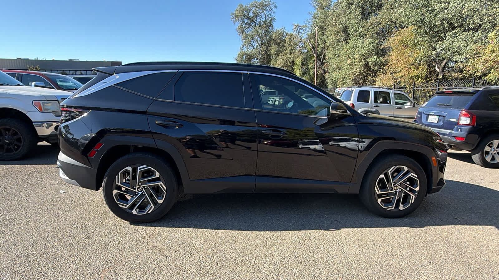 Used 2025 Hyundai Tucson Limited AWD/4WD image 4