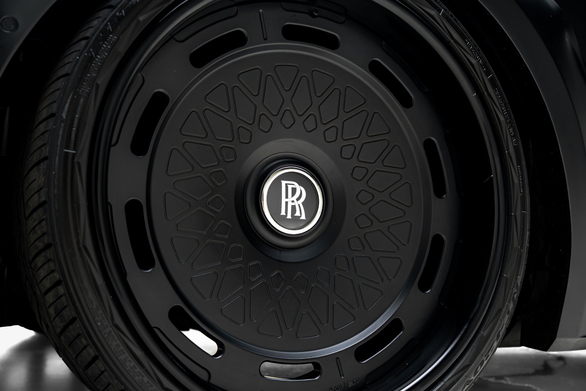 Used 2020 Rolls-Royce Cullinan AWD/4WD image 18