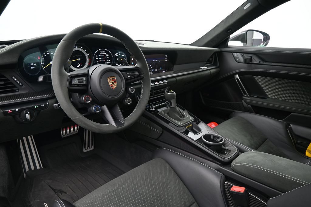 Certified 2025 Porsche 911 GT3 RS RWD image 4
