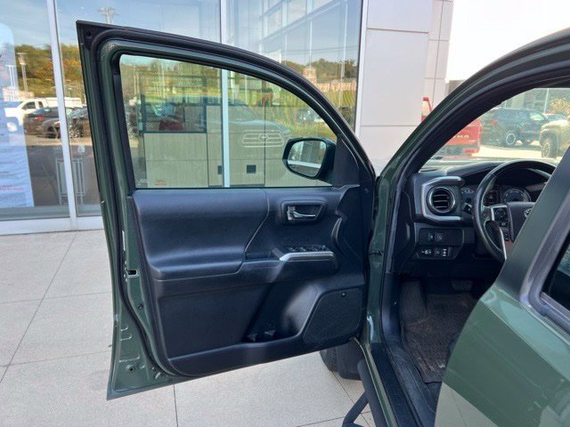 Used 2021 Toyota Tacoma Limited AWD/4WD image 28