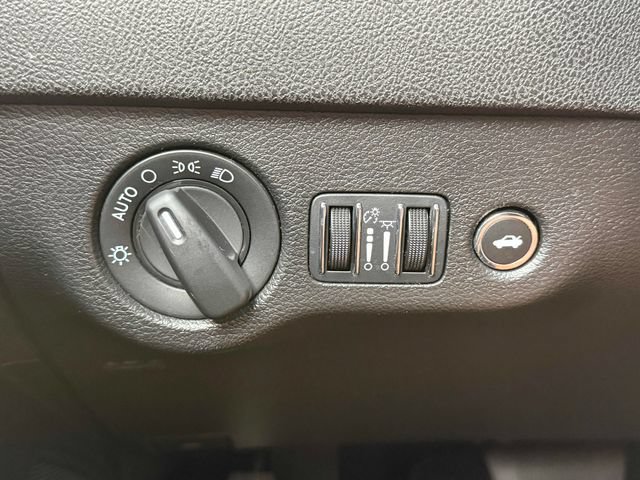Used 2023 Dodge Charger SXT RWD image 13
