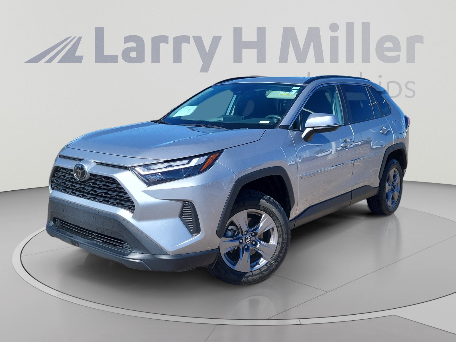 Used 2025 Toyota RAV4 XLE w/ Convenience Package AWD/4WD image 1