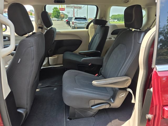 Used 2023 Chrysler Voyager LX FWD image 11