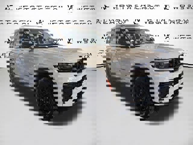 New 2026 Jeep Grand Cherokee Altitude image 4