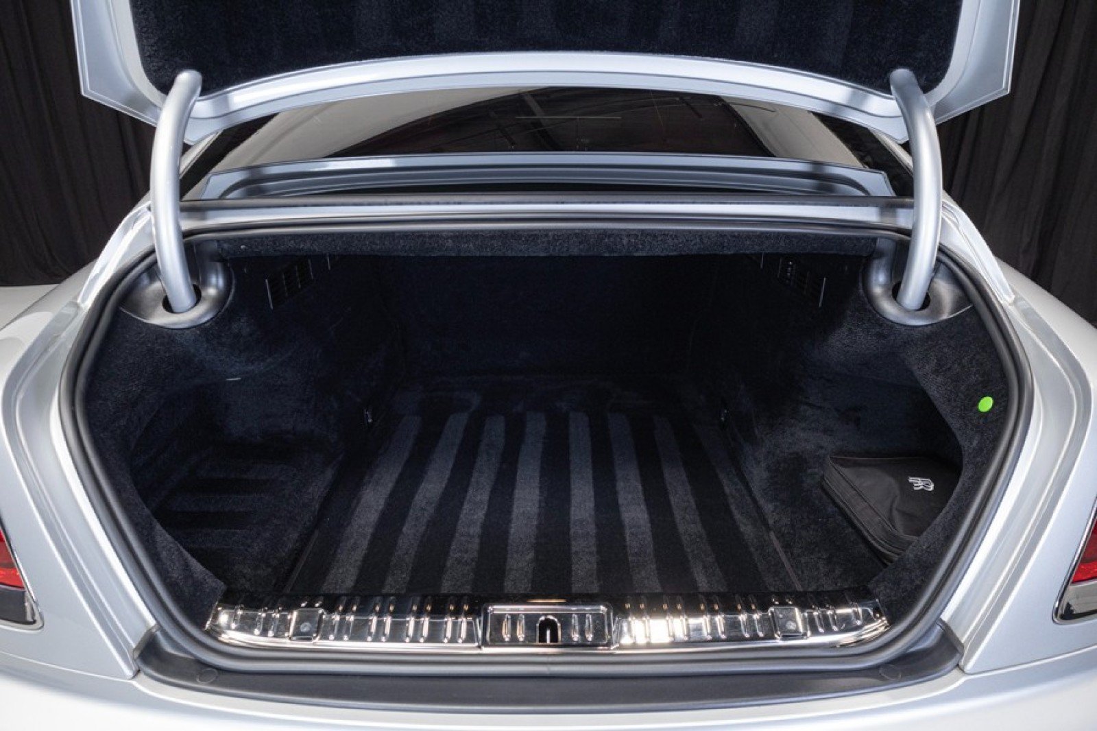 Used 2016 Rolls-Royce Wraith RWD image 60