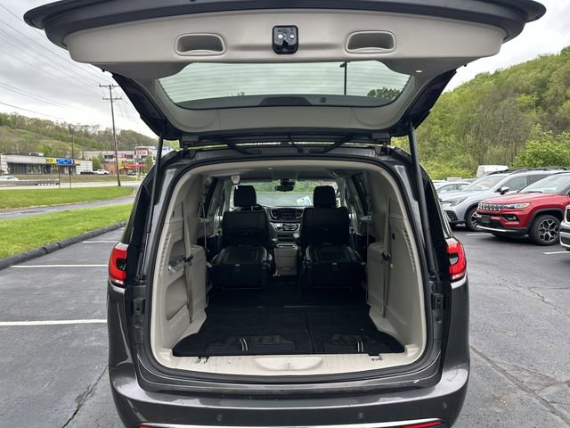 Used 2023 Chrysler Pacifica Touring-L FWD image 23