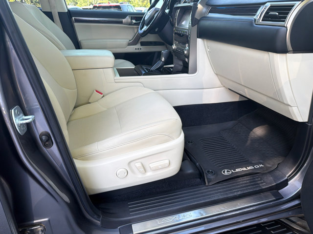 Used 2020 Lexus GX 460 Premium w/ Premium Package AWD/4WD image 13