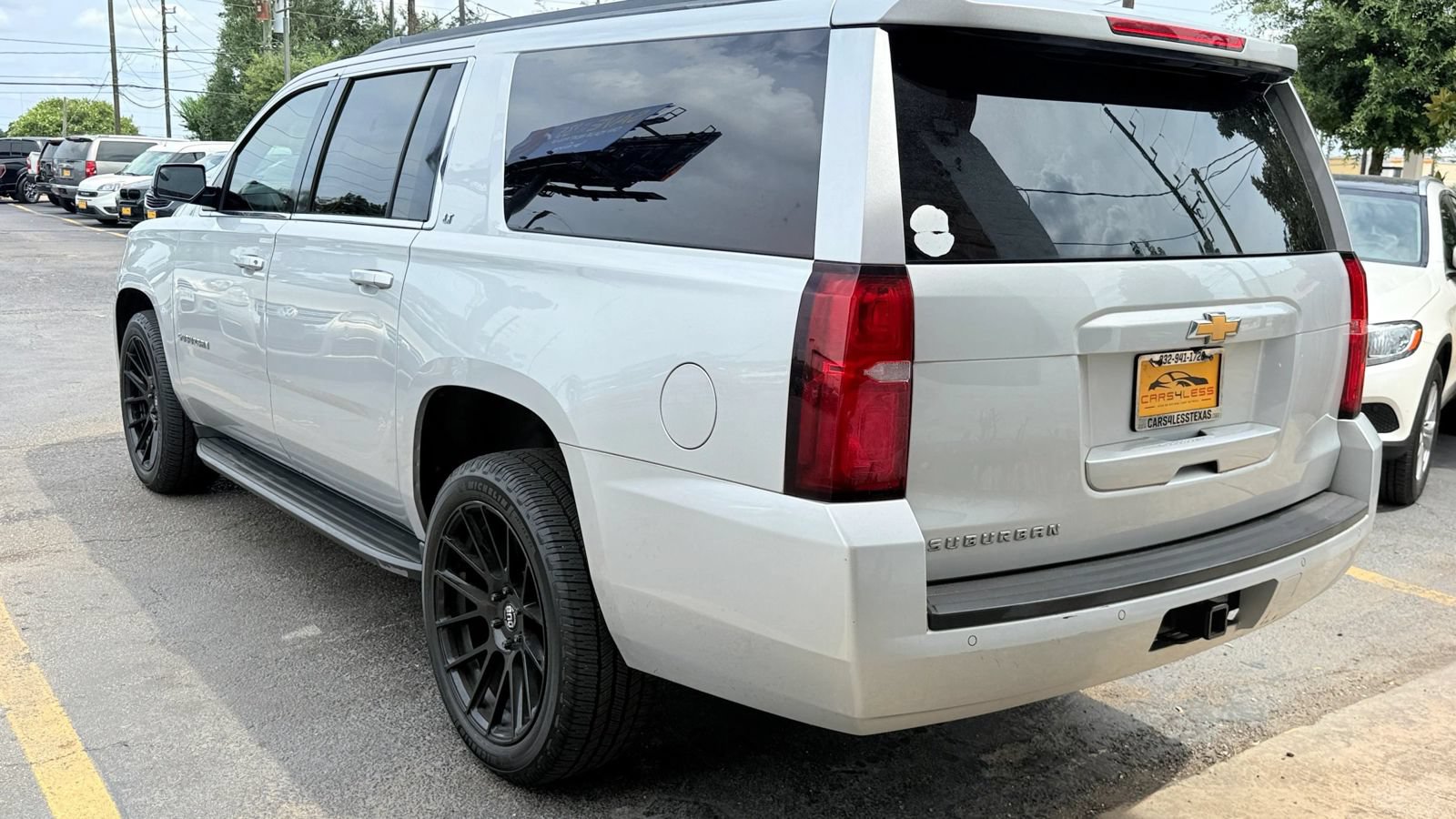 Used 2016 Chevrolet Suburban LT RWD image 5