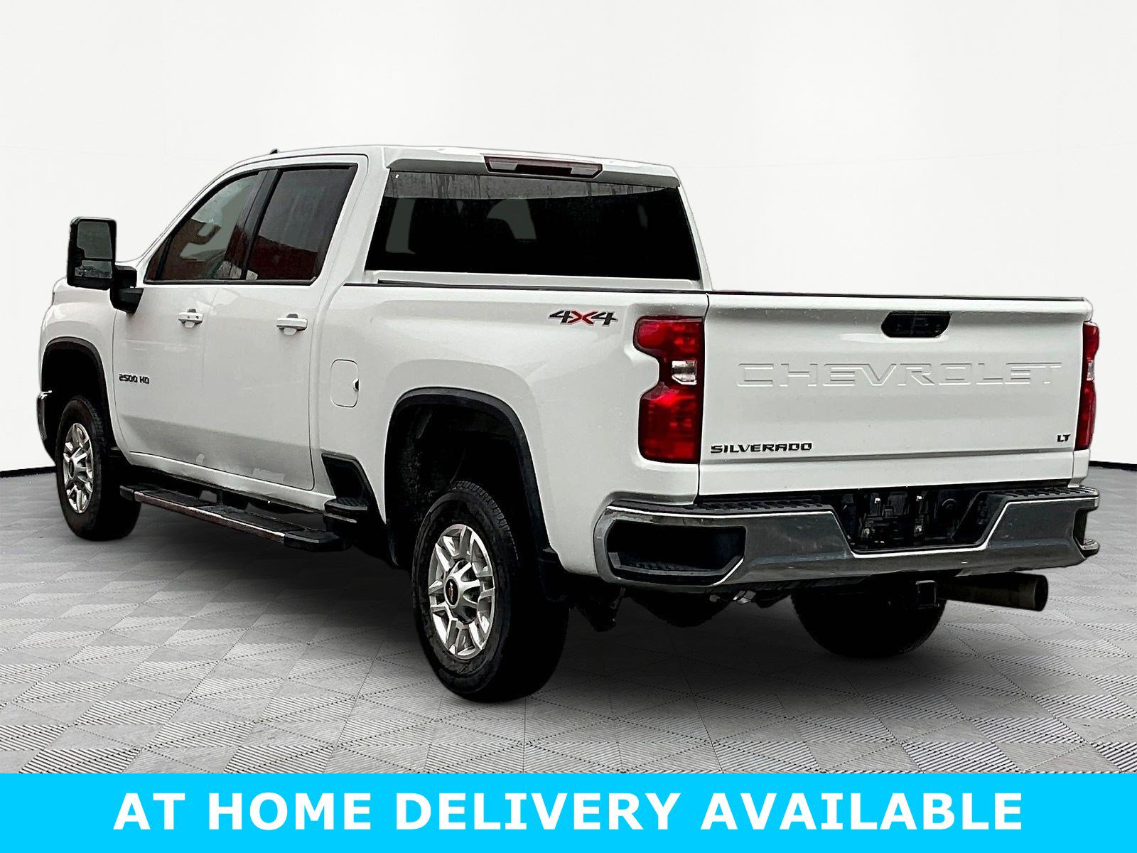 Used 2025 Chevrolet Silverado 2500 LT w/ Convenience Package AWD/4WD image 4