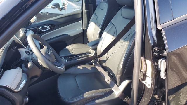 Used 2023 Jeep Compass Limited w/ Elite Group AWD/4WD image 19