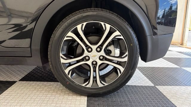 Used 2017 Chevrolet Bolt Premier w/ Driver Confidence II Package FWD image 10