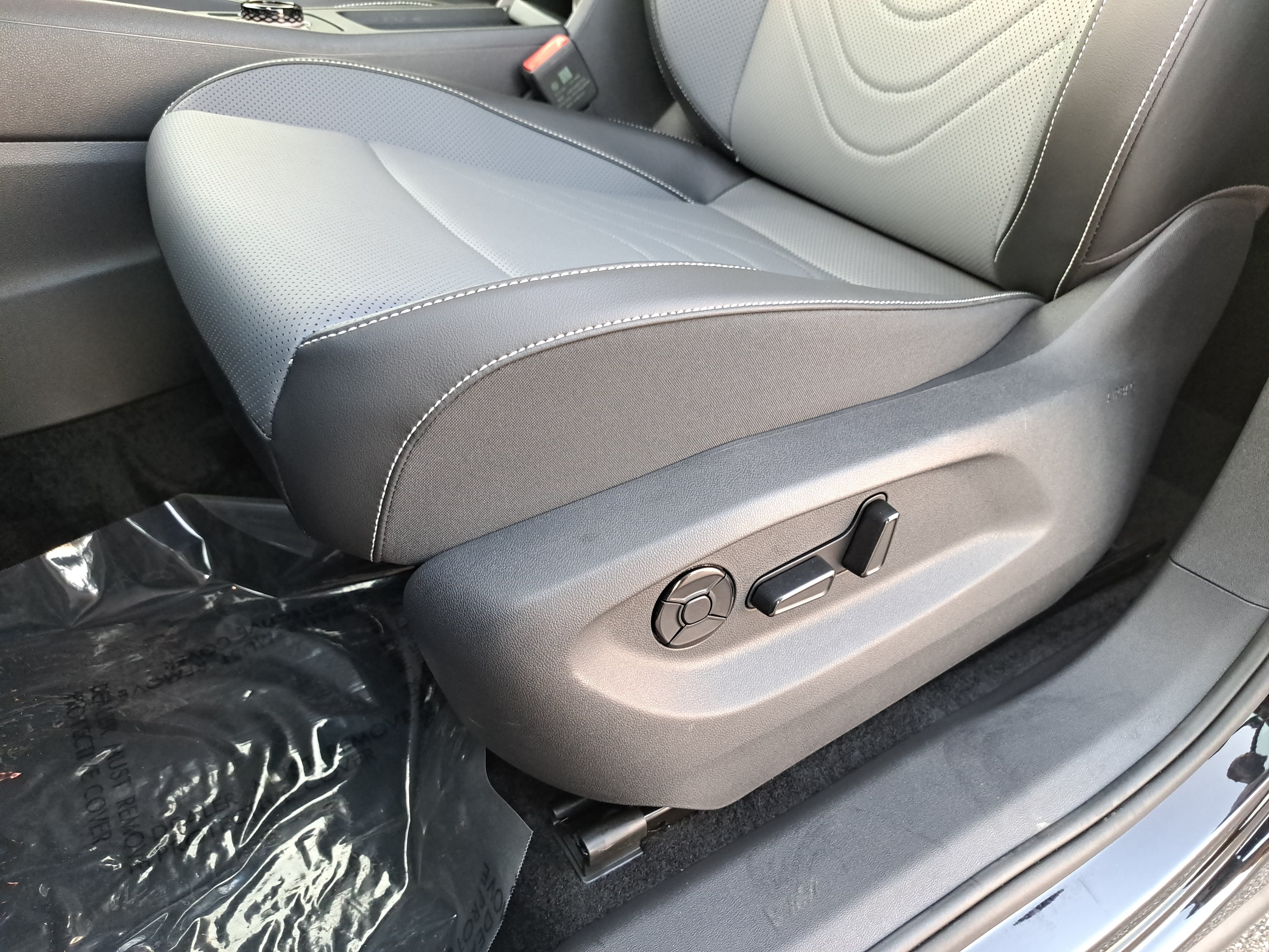Used 2026 Volkswagen Tiguan SE FWD image 30