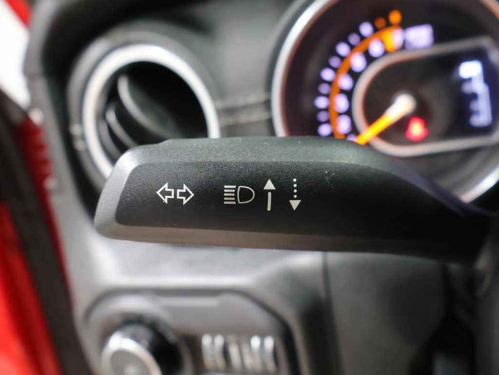Used 2018 Jeep Wrangler Unlimited Sahara AWD/4WD image 36