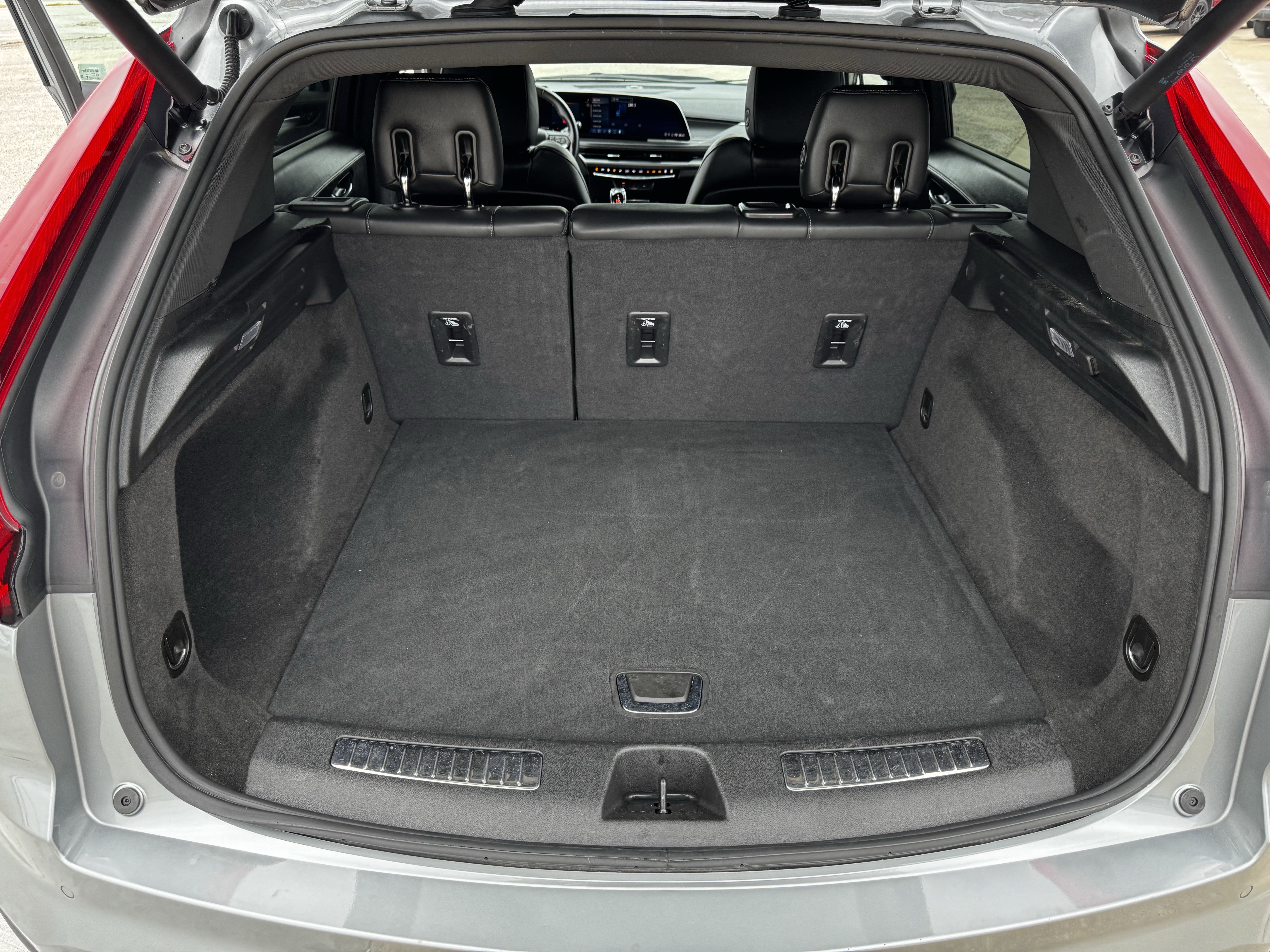 Used 2025 Cadillac XT4 Premium Luxury image 30