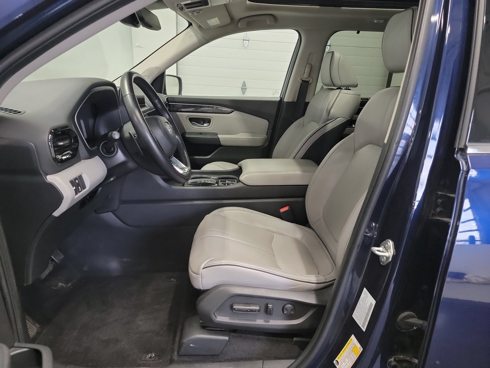 Used 2023 Honda Pilot Elite image 12