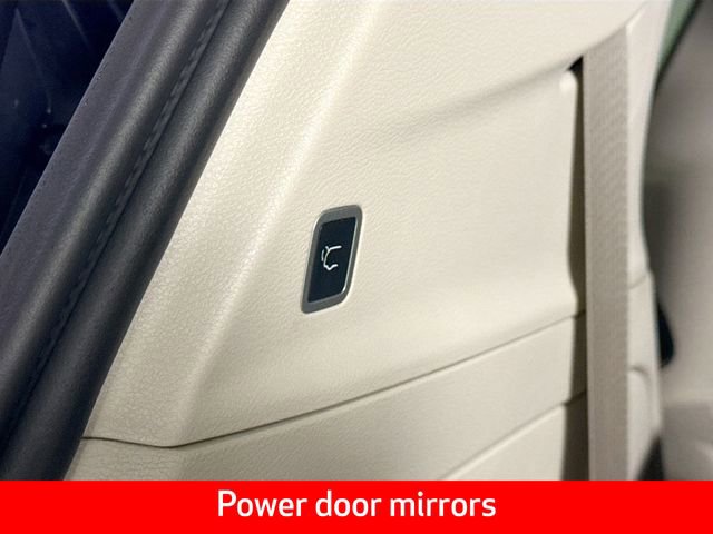 Used 2023 Chrysler Pacifica Touring-L image 11