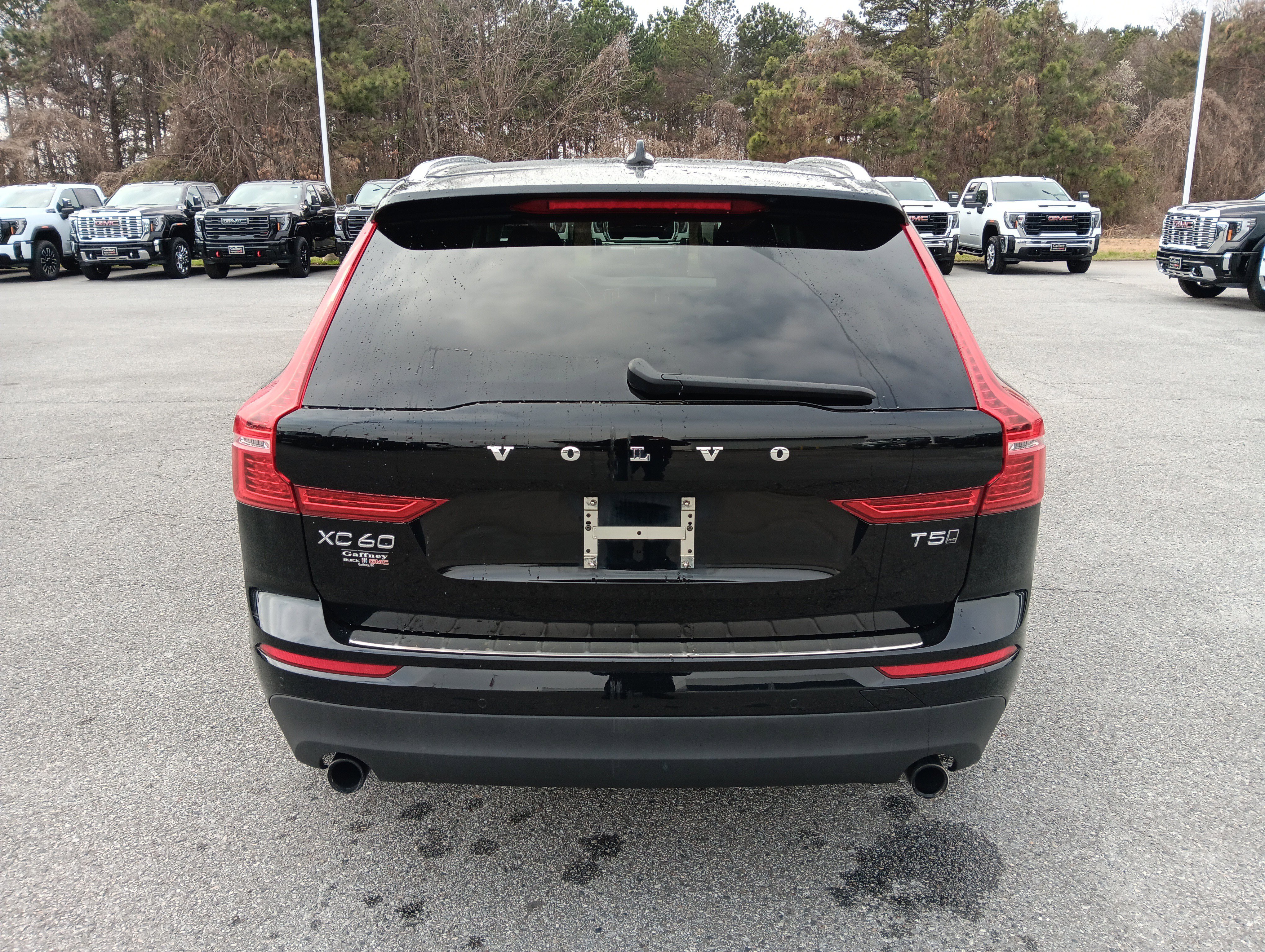 Used 2019 Volvo XC60 T5 Momentum w/ Premium Package image 4
