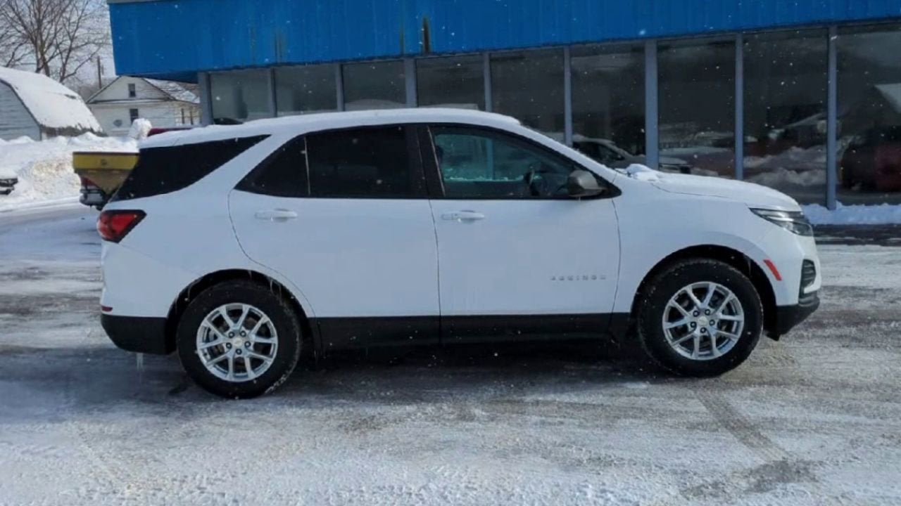 Certified 2023 Chevrolet Equinox LS w/ LS Convenience Package AWD/4WD image 9