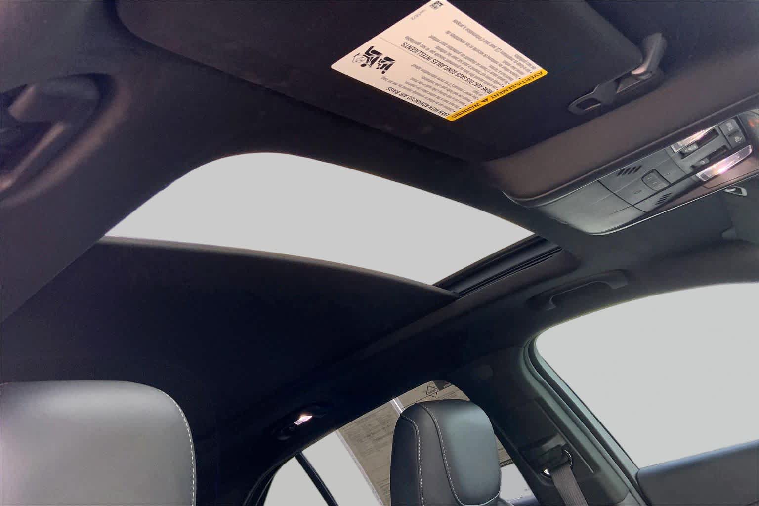 Used 2023 Cadillac XT4 Luxury w/ Cold Weather Package FWD image 26