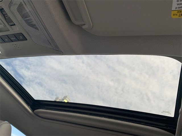 Used 2021 Toyota RAV4 XLE Premium image 30