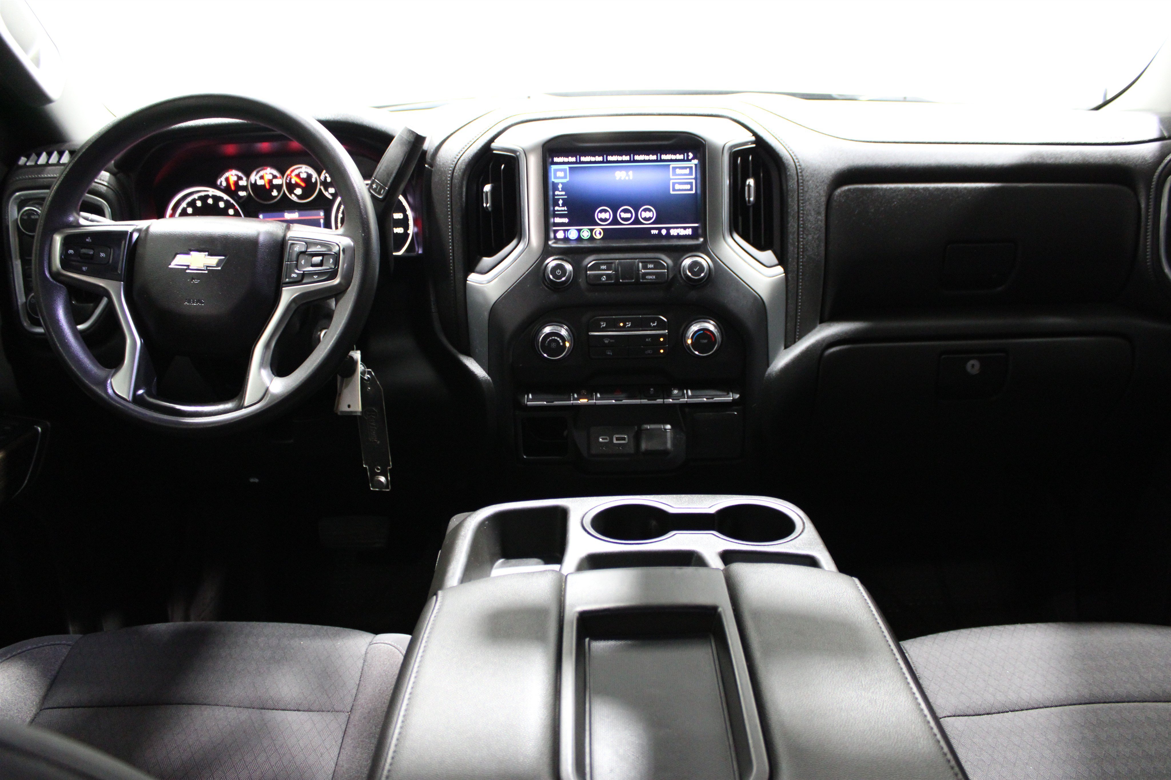 Used 2020 Chevrolet Silverado 1500 LT RWD image 2