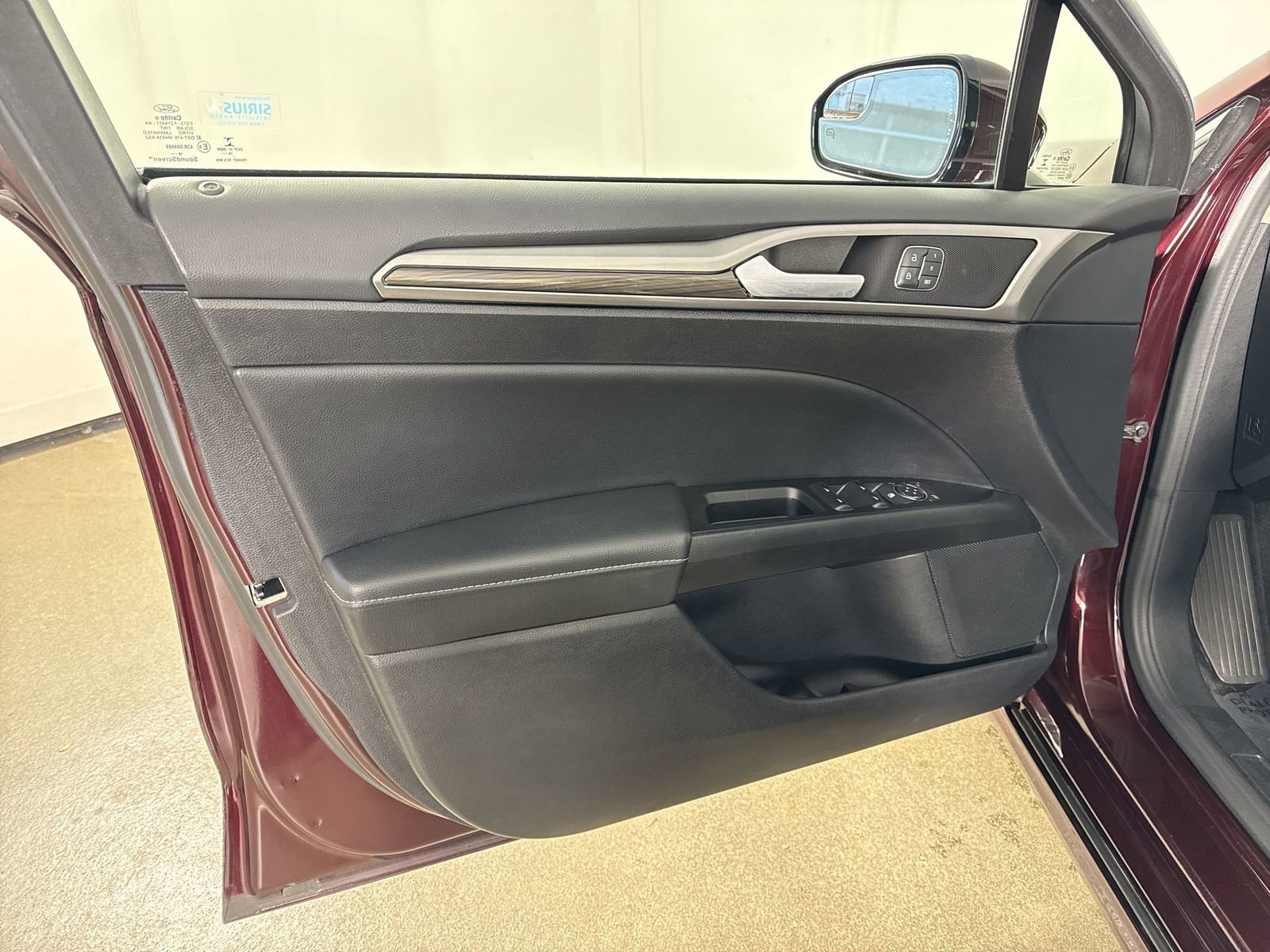 Used 2017 Ford Fusion SE w/ Fusion SE Technology Package image 21