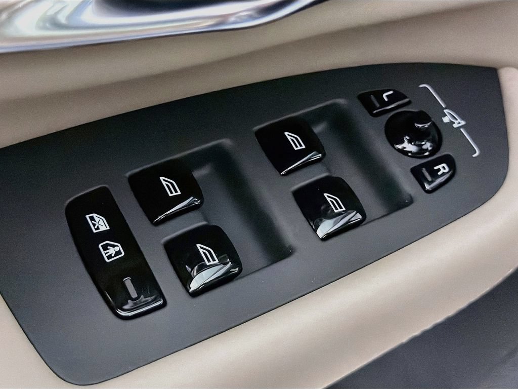 New 2026 Volvo XC90 T8 Ultra w/ Protection Package AWD/4WD image 18