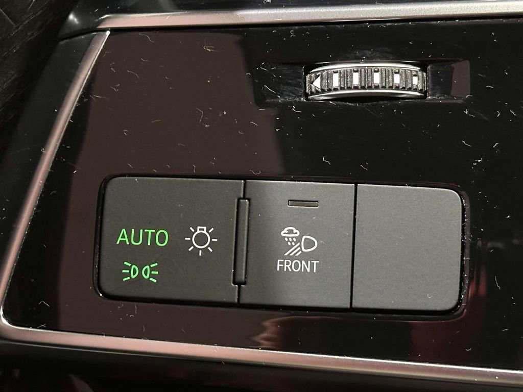 Used 2025 Audi Q8 Premium w/ Convenience Package AWD/4WD image 29