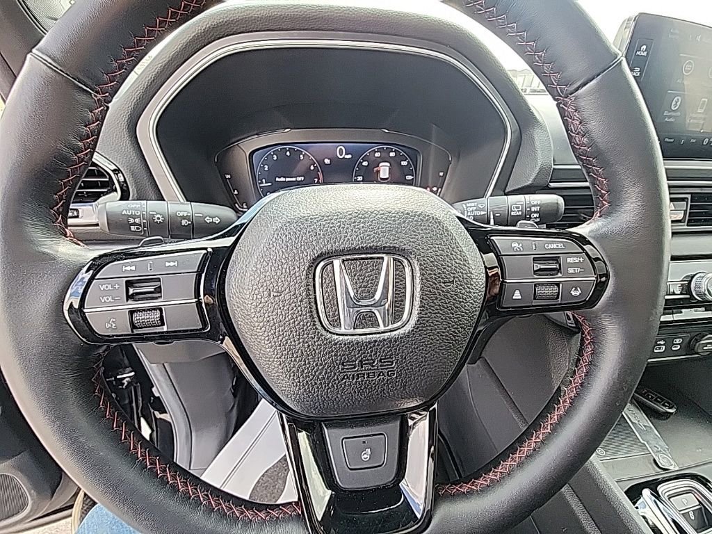 Certified 2025 Honda Pilot Black Edition image 17