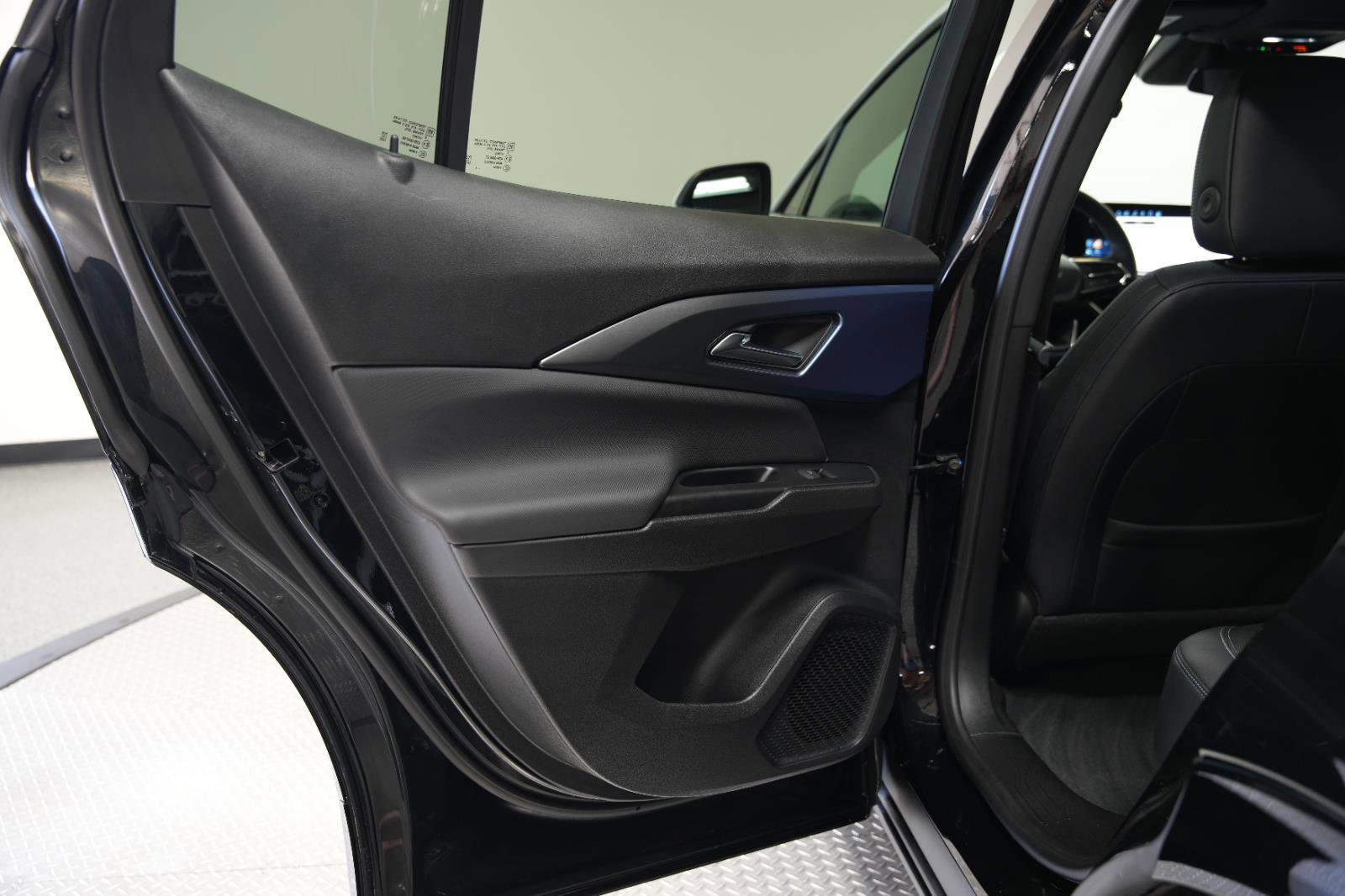 Used 2025 Chevrolet Equinox EV LT w/ Convenience Package image 19