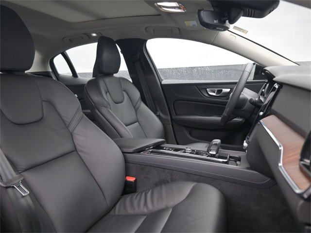 Used 2024 Volvo S60 B5 Plus image 32