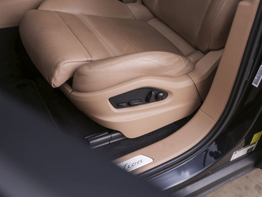 Certified 2023 Porsche Cayenne Platinum Edition image 14