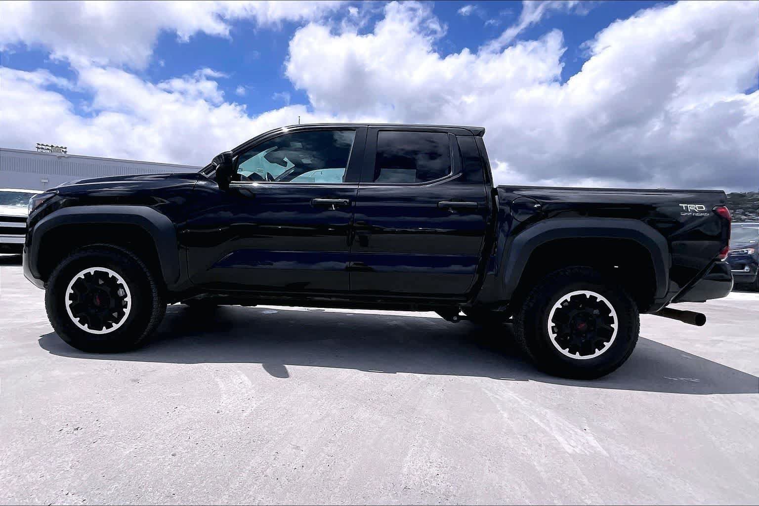 Used 2024 Toyota Tacoma TRD Off-Road AWD/4WD image 3