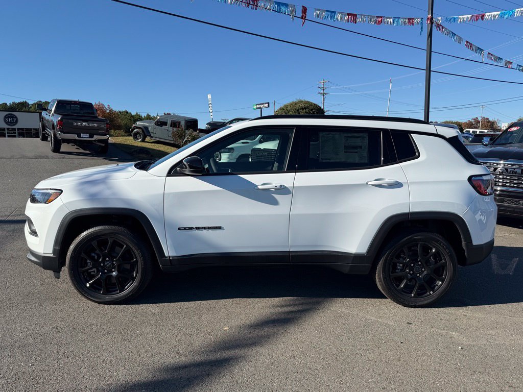 Used 2026 Jeep Compass Latitude AWD/4WD image 7