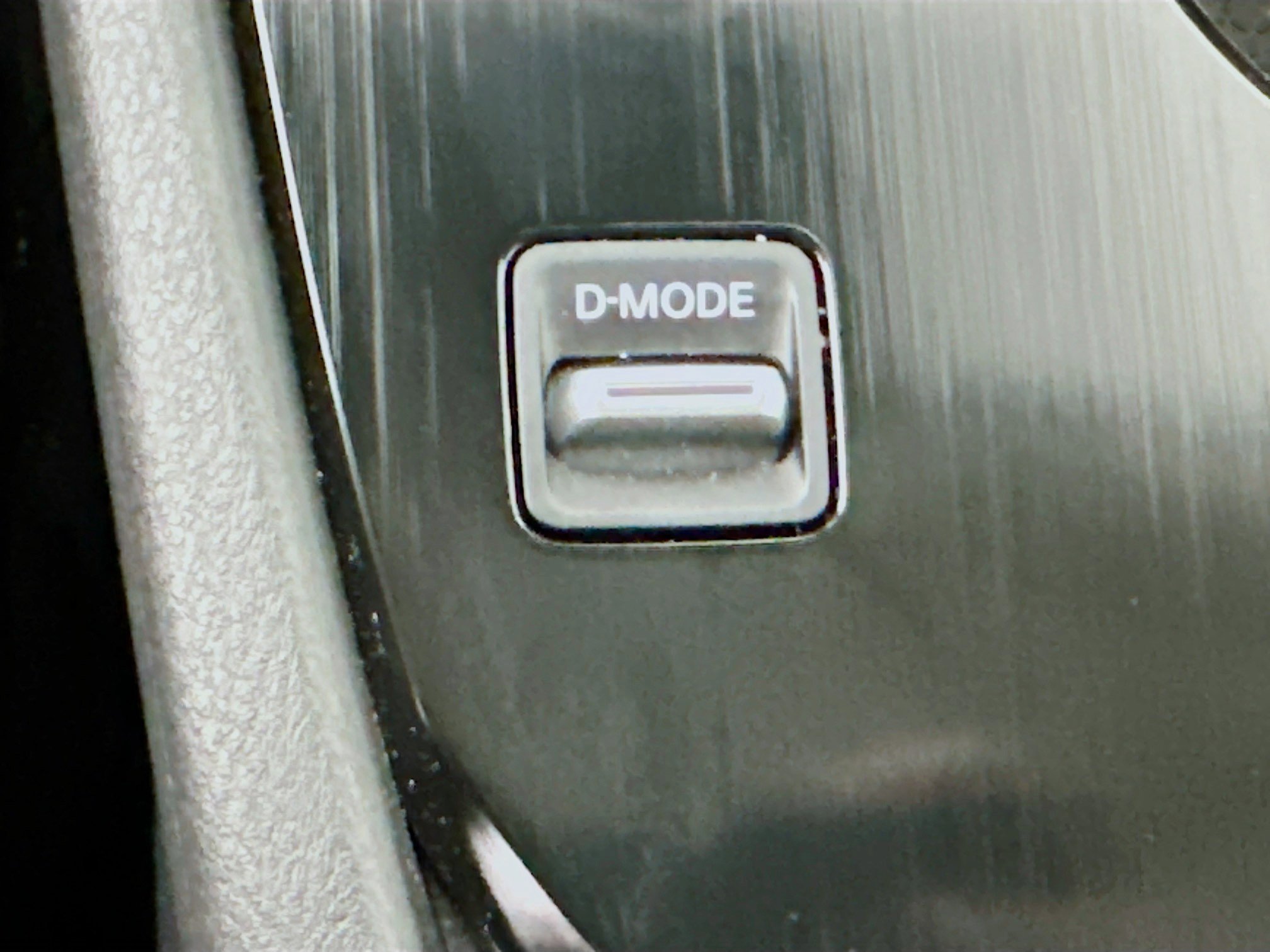 Used 2025 Nissan Rogue S image 25