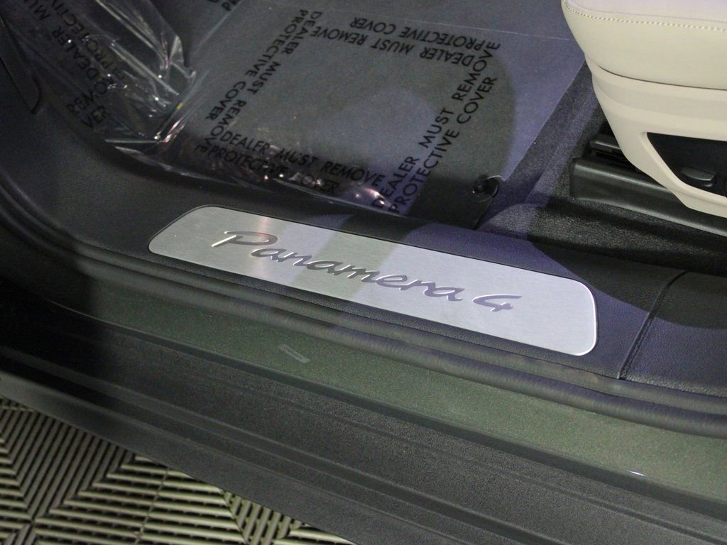 Certified 2026 Porsche Panamera 4 image 17