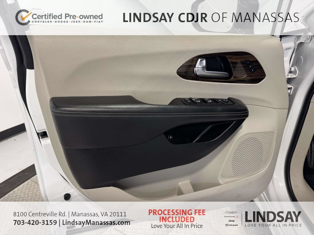 Used 2023 Chrysler Pacifica Limited FWD image 18