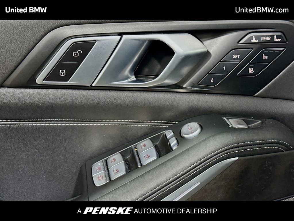 Used 2024 BMW X7 xDrive40i w/ Executive Package image 3
