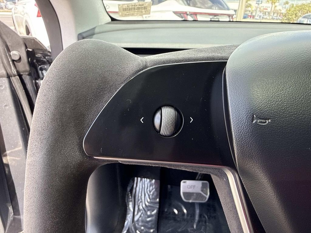 Used 2023 Tesla Model Y Long Range image 38