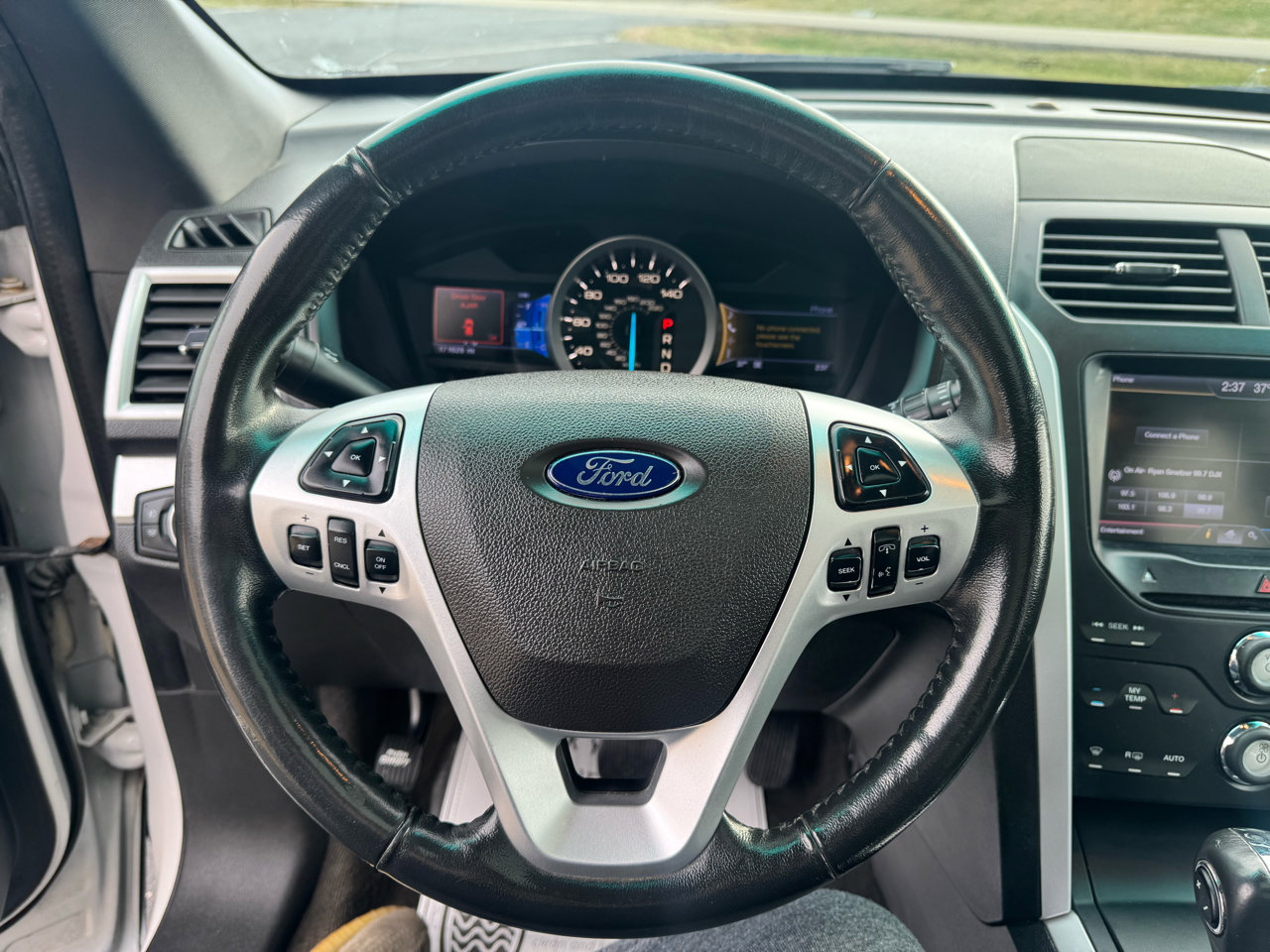 Used 2013 Ford Explorer XLT image 41