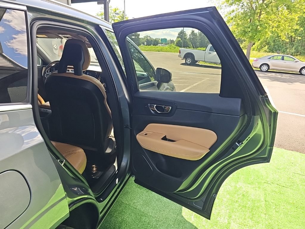 Used 2018 Volvo XC60 T8 Inscription AWD/4WD image 35